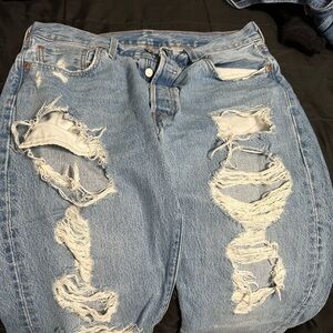 Men’s Levi’s ripped jeans